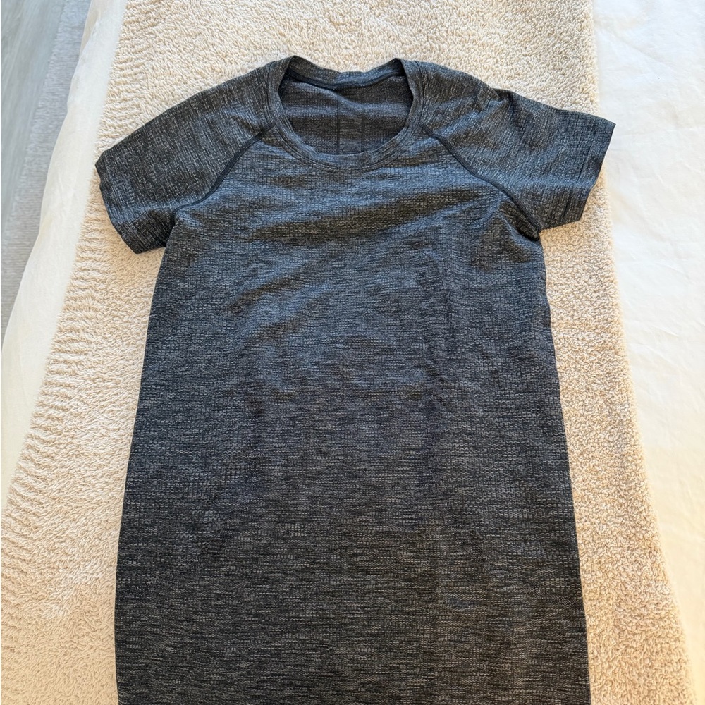 Lululemon Women’s Tshirt